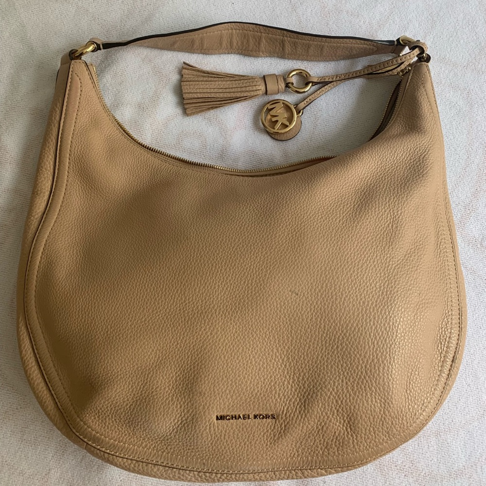 MK Duffle Rhea zip Hobo Pebble Leather Beige